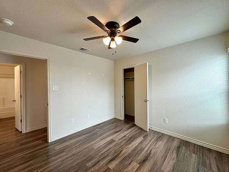 906 Childress Dr — Photo 17