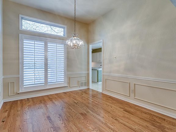 5th image of 208 Simmons Dr