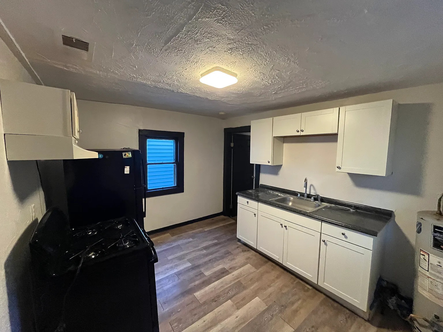 2 bed, 672 sqft, $1,100 — Photo 2