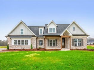 162 Meeting House Ln, Advance, NC 27006