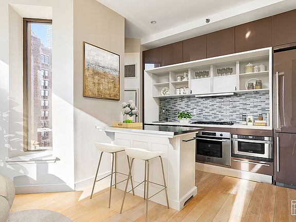 3rd image of 75 Wall St APT 33F