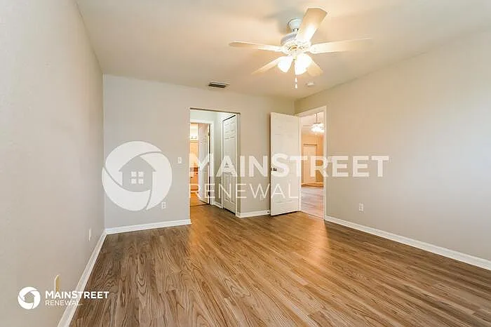 2108 NE 15th Ln — Photo 9