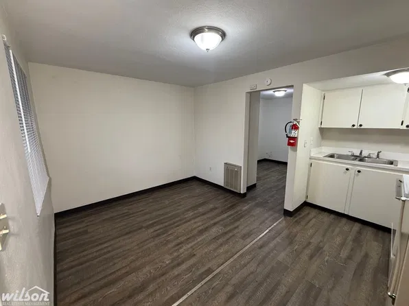 West Winds Mobile Court