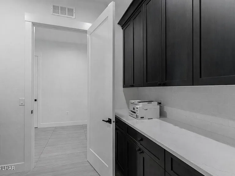 1631 E Laurel Dr — Photo 22