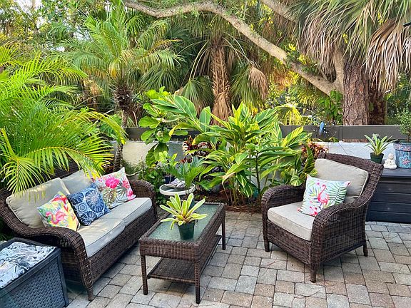 Spacious seating in the Patio Garden.