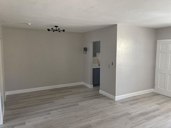 2nd image of 500 13th St #12