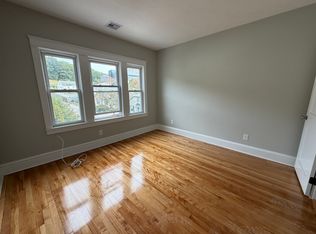 18 Caprera Rd APT 3L, Worcester, MA 01604