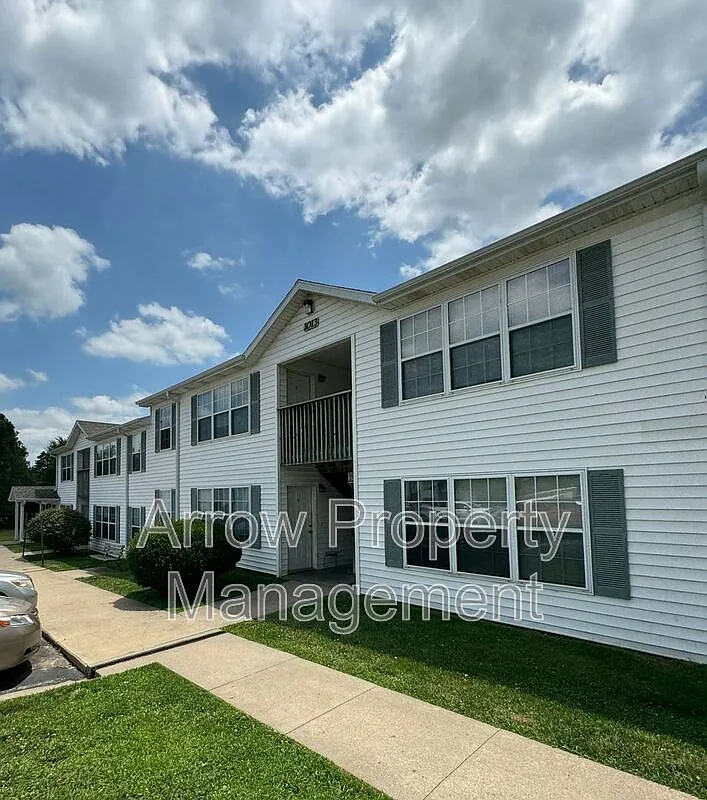 3 bed, 1.5 bath, $1,025 — Photo 1