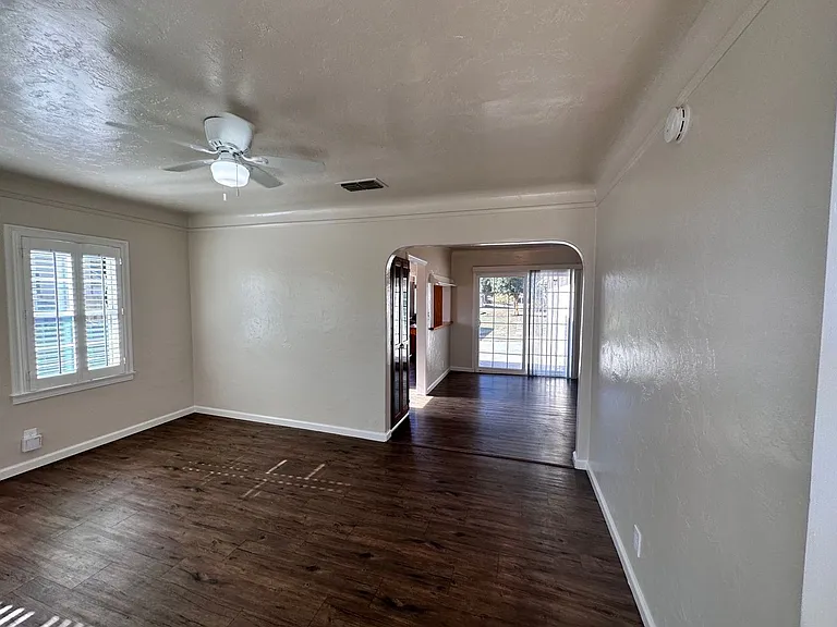 4735 N Thorne Ave — Photo 14