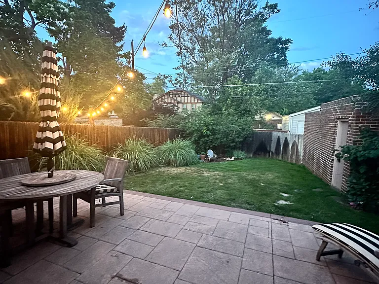 750 Monroe St — Photo 2