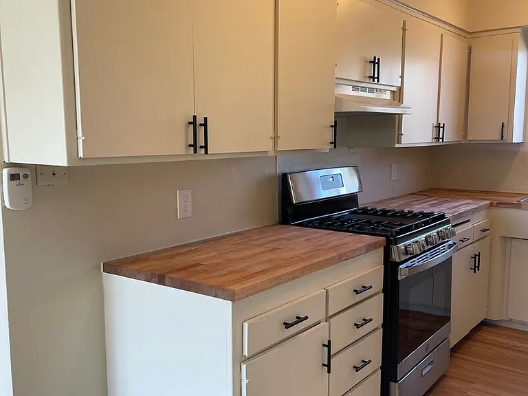 1090 N Court St — Photo 3