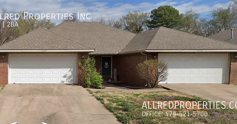 2538 W Houston St — Photo 2