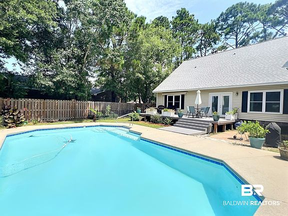 2nd image of 403 Wedgewood Dr