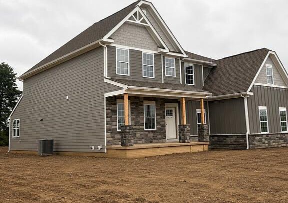 2nd image of 160 Oak Brook Dr