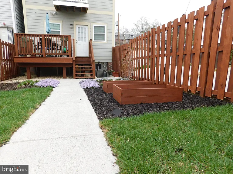 308 Webster St NW — Photo 33