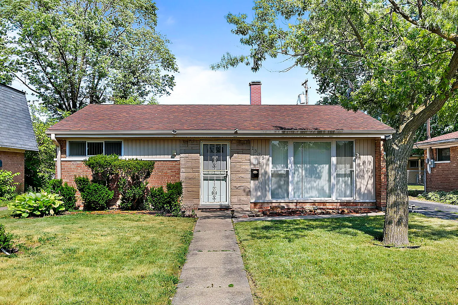 1375 Gordon Ave photo 1
