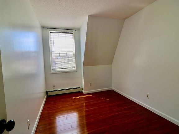 5th image of 1172 Hoe Ave Floor 2