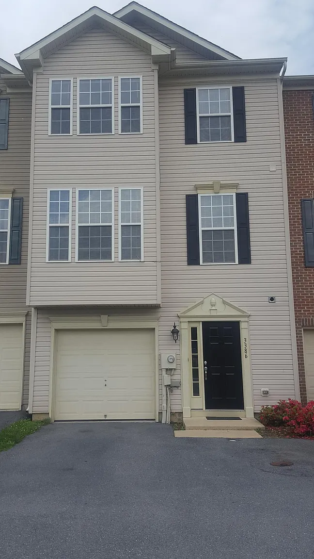 3386 Landmark Ct photo 1