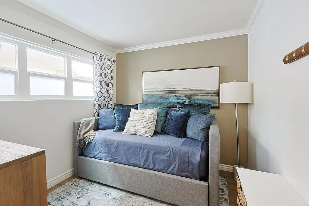 2 bed, 600 sqft, $4,500 — Photo 3