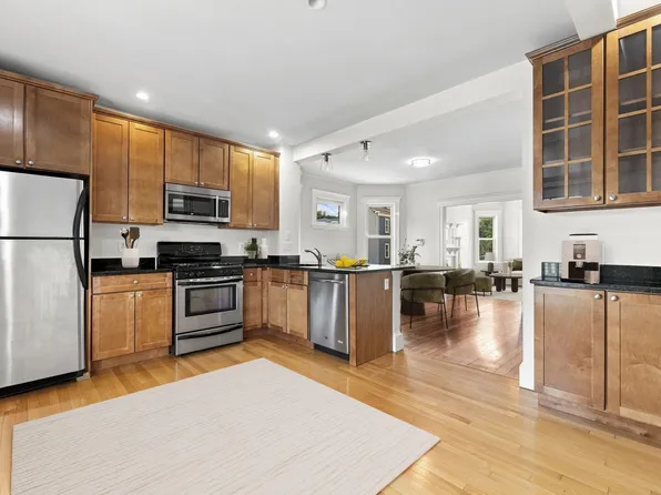 80 Harbor View St #2, Dorchester, MA 02125