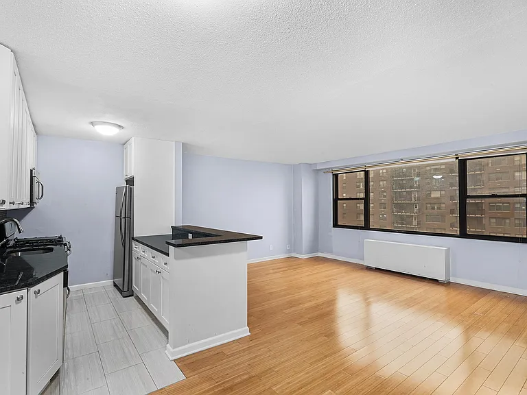 201 Saint Pauls Ave #11L — Photo 2