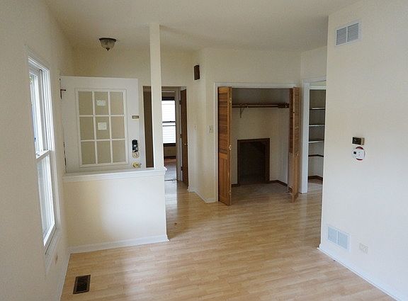 4th image of 126 N Oak St