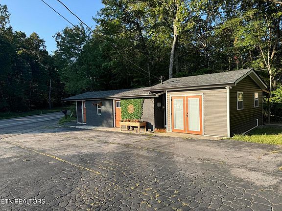 2nd image of 3759 Dunbar Rd