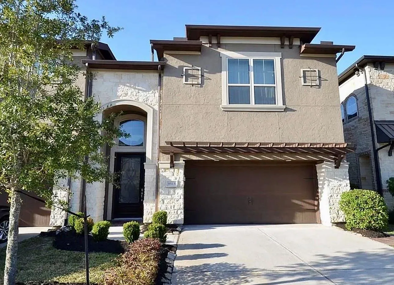 3 bed, 2.5 bath, 2324 sqft, $2,950 — Photo 1