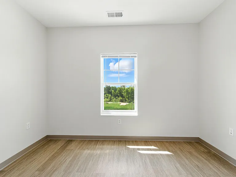 750 Tower Dr — Photo 8