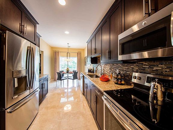 5th image of 39 Greentree Ct