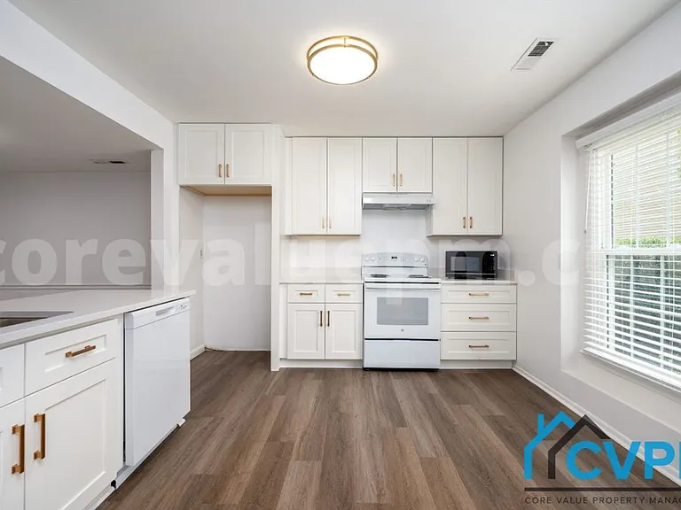 1250 Stonewood Ct — Photo 4