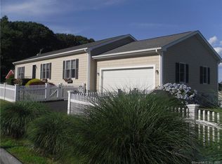 4 Sunrise Ave, Niantic, CT 06357