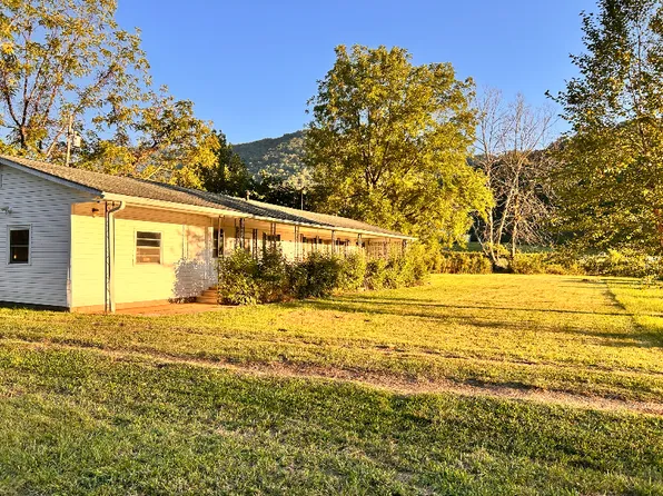 1573 Leatherman Gap Rd, Franklin, NC 28734