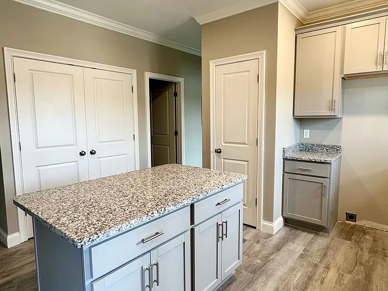 2196 Prospector Ct — Photo 4