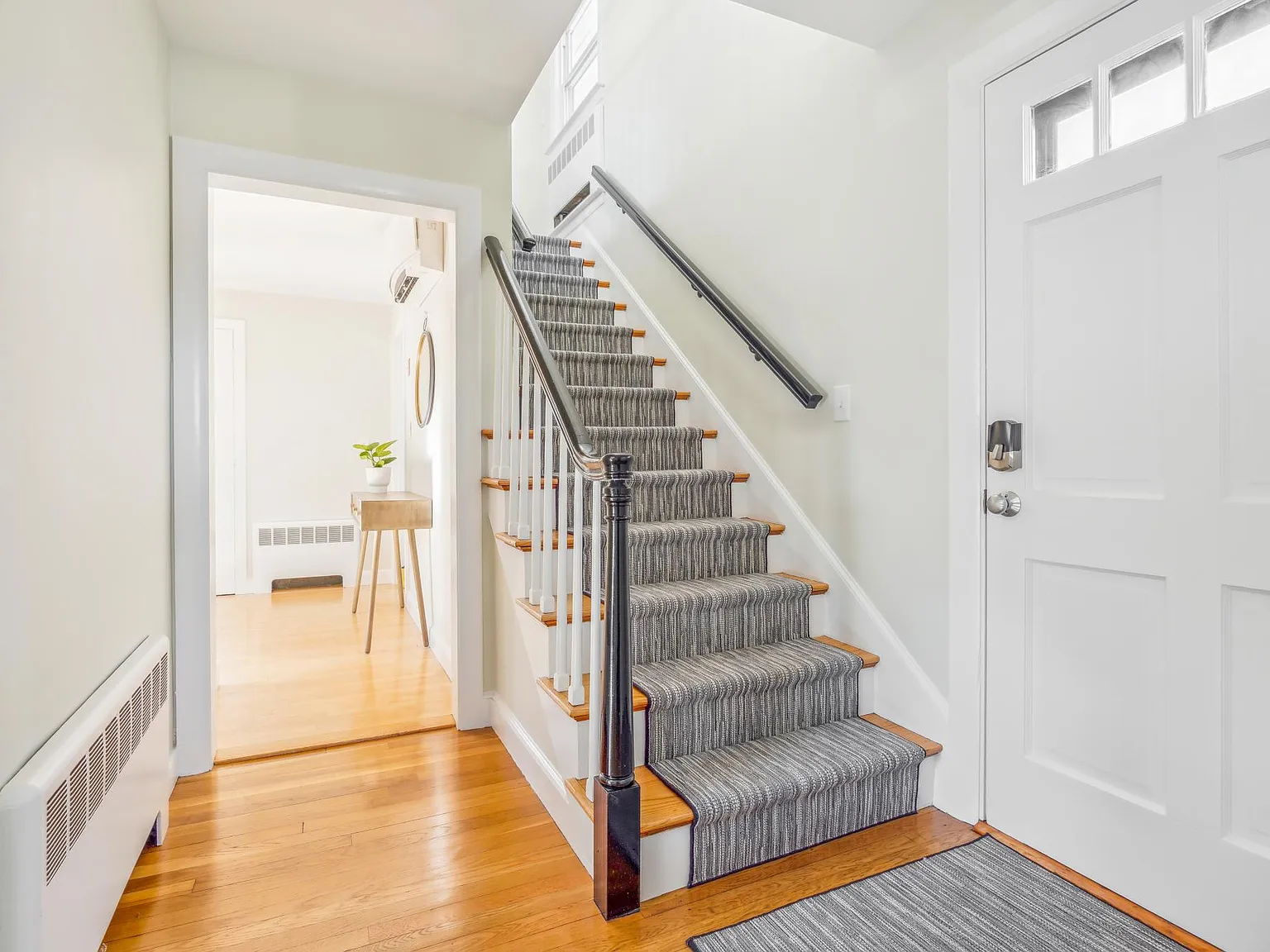 2 bed, 1.5 bath, 1200 sqft, $5,500 — Photo 2