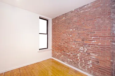 Rented by R New York