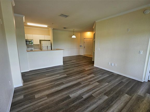 5th image of 3757 Conroy Rd APT 2531