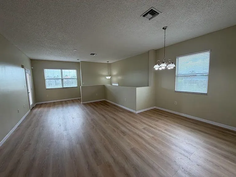 2925 Crestwood Ter #5204 — Photo 3
