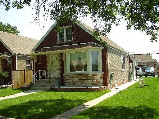 3337 W 71st St photo 1