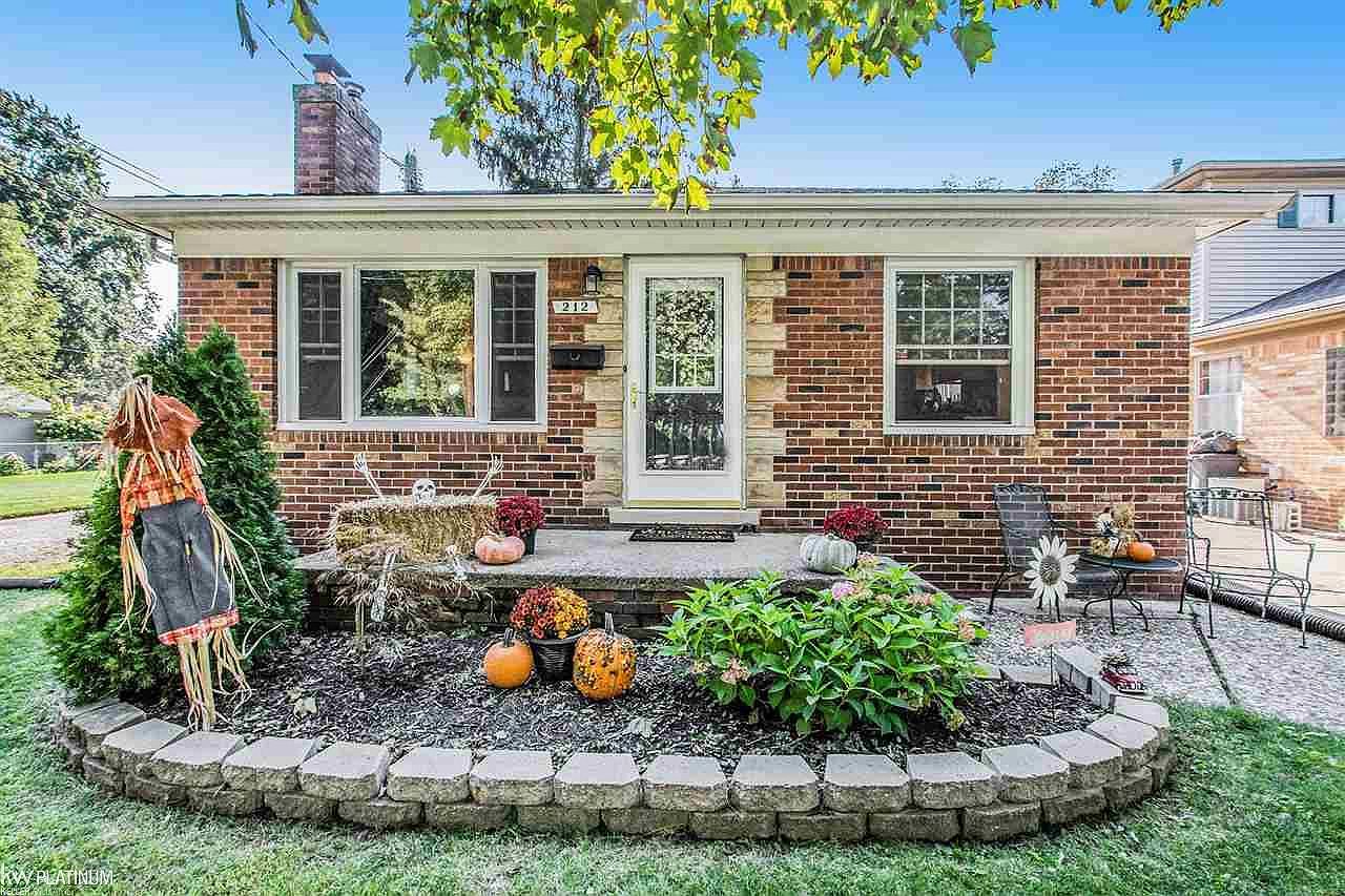 212 Riverside Dr, Mount Clemens, MI 48043 Zillow