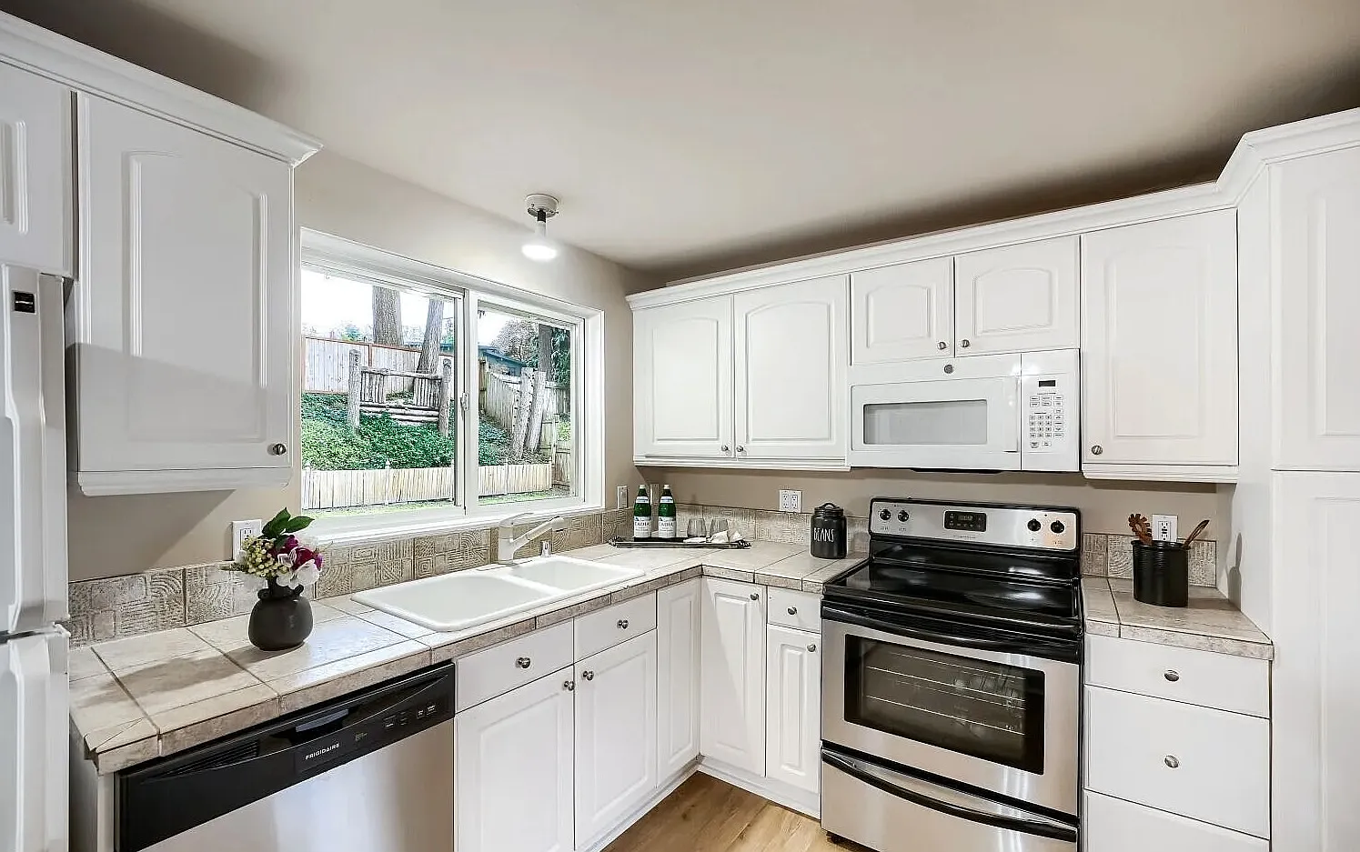 4 bed, 1690 sqft, $1,200 — Photo 3
