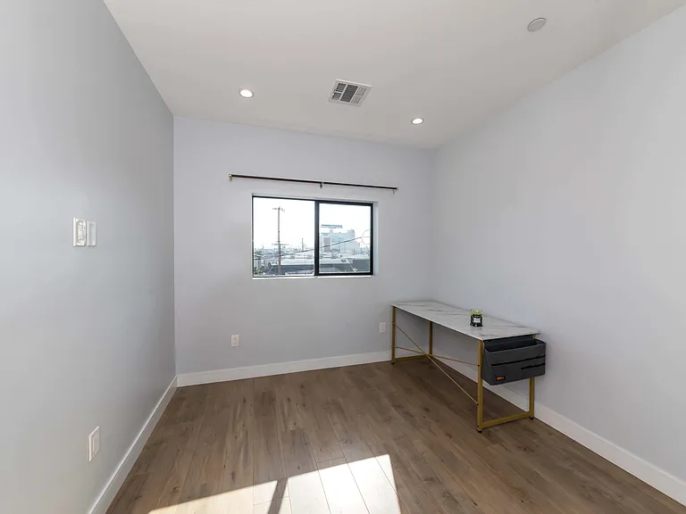 1240 S Harvard Blvd #1/2 — Photo 11