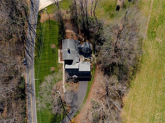 5th image of 418 Augusta Dr