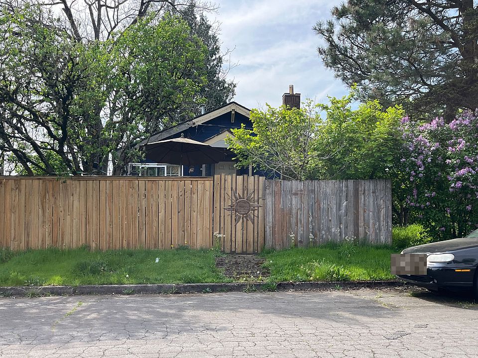 2nd image of 815 E 34th St
