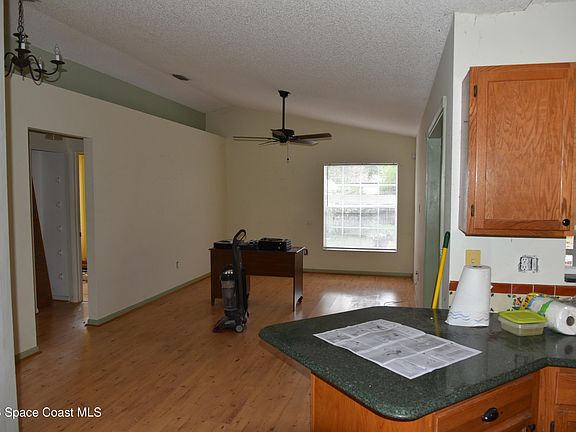 5th image of 988 Hunt St NW