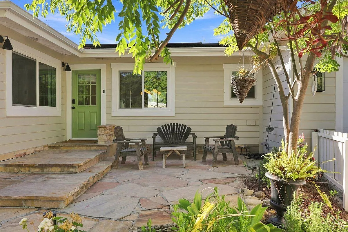 5 bed, 3.0 bath, 2456 sqft, $10,000 — Photo 3