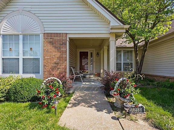2nd image of 12939 Broadridge Ln