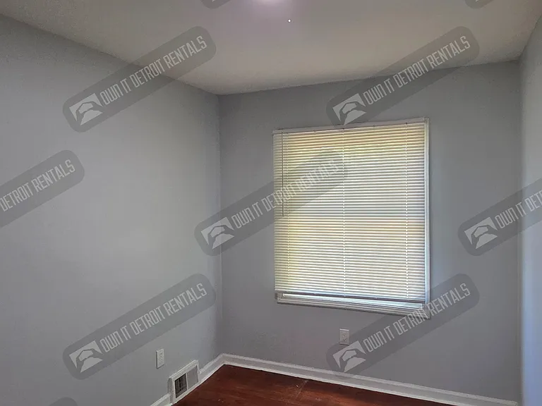 3 bed, 1.0 bath, 1277 sqft, $1,020 — Photo 13