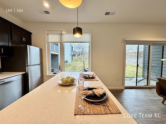 4th image of 1015 Pacific St #1055