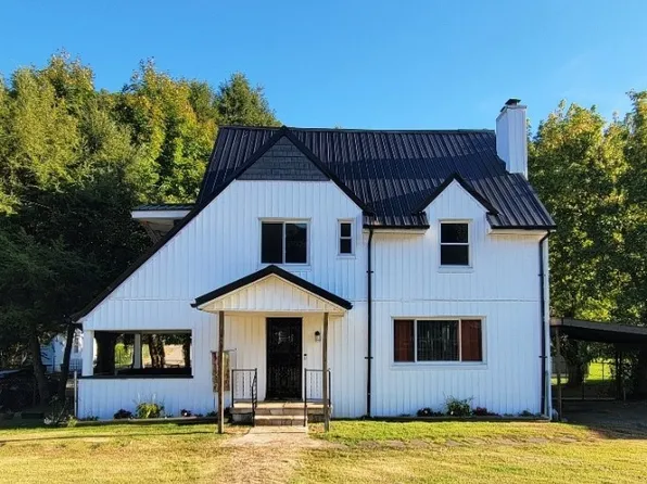 202 Ferry St, East Bank, WV 25067